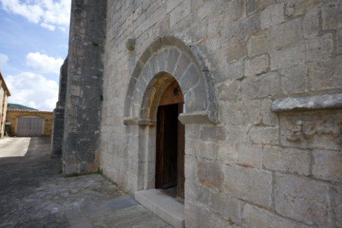 Portada de acceso a la iglesia del monasterio de Benifassa